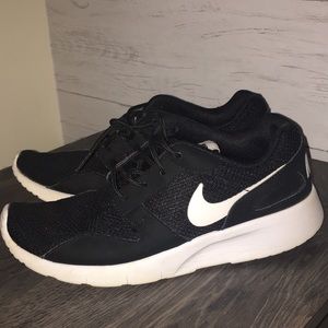 Black Nike Kaishi 7Y